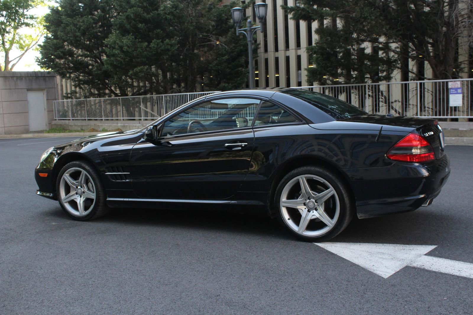 Used 2011 Mercedes-Benz SL 550 image 11