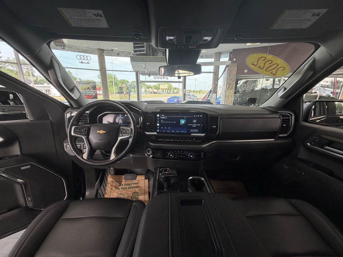 Used 2022 Chevrolet Silverado 1500 LT Trail Boss w/ LT Trail Boss Premium Package AWD/4WD image 43