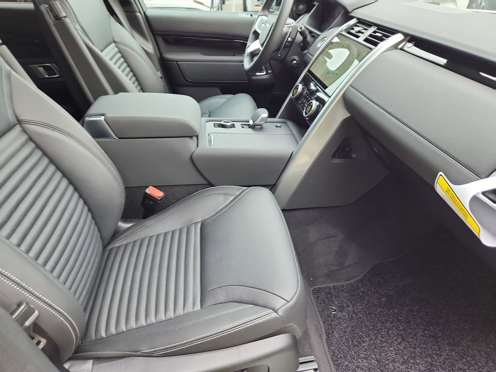 Certified 2025 Land Rover Discovery S AWD/4WD image 3