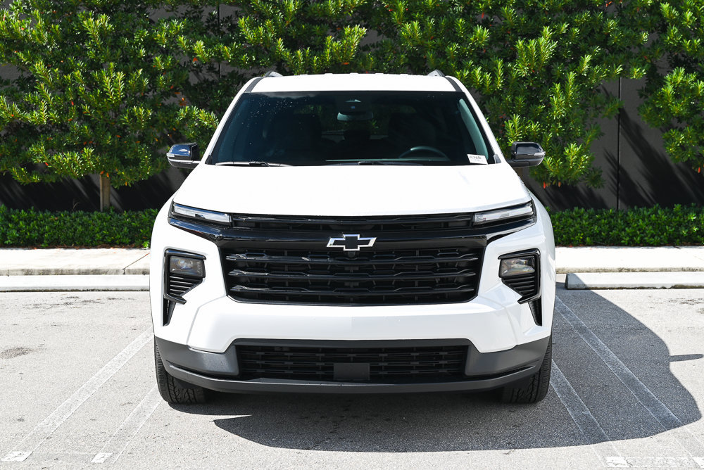 Used 2026 Chevrolet Traverse LT w/ Midnight/Sport Edition FWD image 2