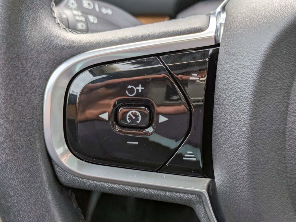 Certified 2023 Volvo XC90 B5 Plus w/ Protection Package Premier AWD/4WD image 28