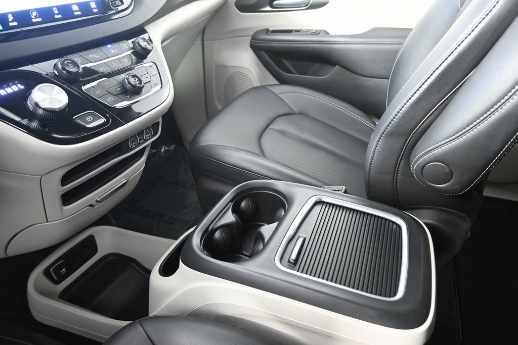 Used 2024 Chrysler Pacifica Touring-L image 34