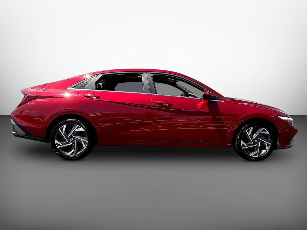 Used 2025 Hyundai Elantra SEL FWD image 8