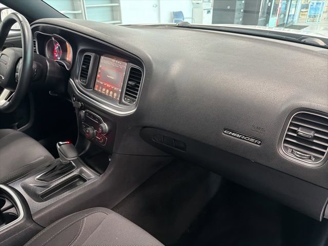 Used 2015 Dodge Charger SXT image 27