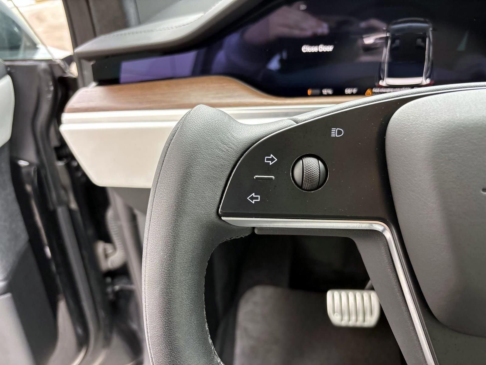 Used 2022 Tesla Model X image 16