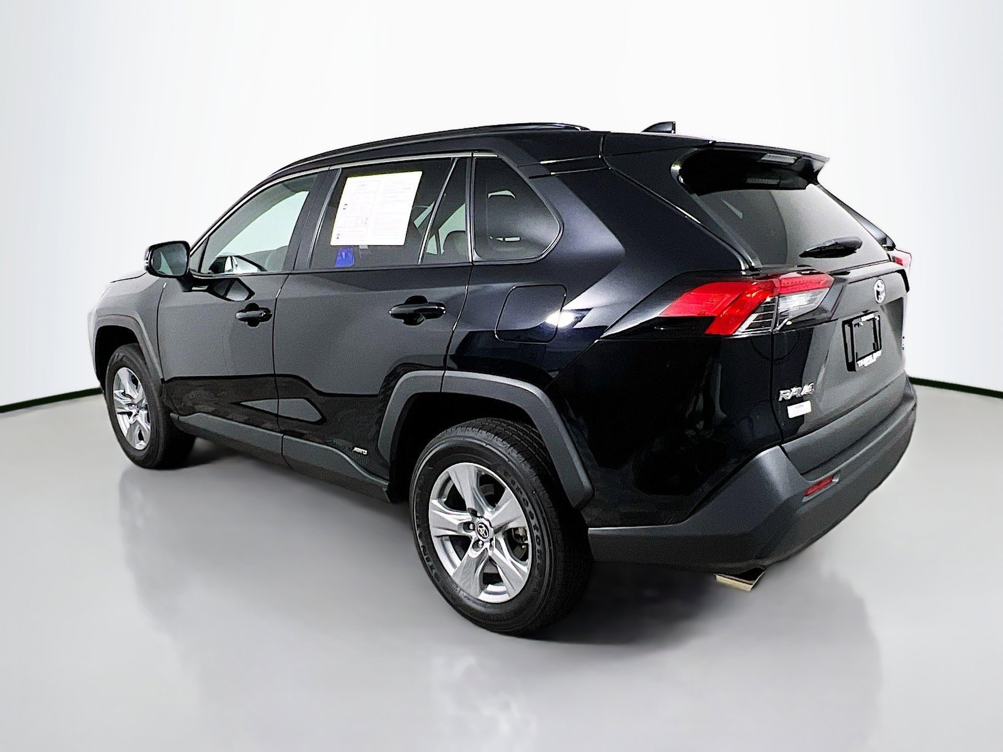 Used 2025 Toyota RAV4 XLE image 9