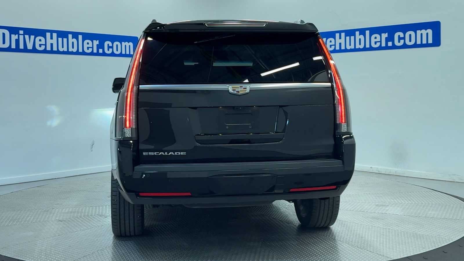 Used 2018 Cadillac Escalade Luxury AWD/4WD image 7