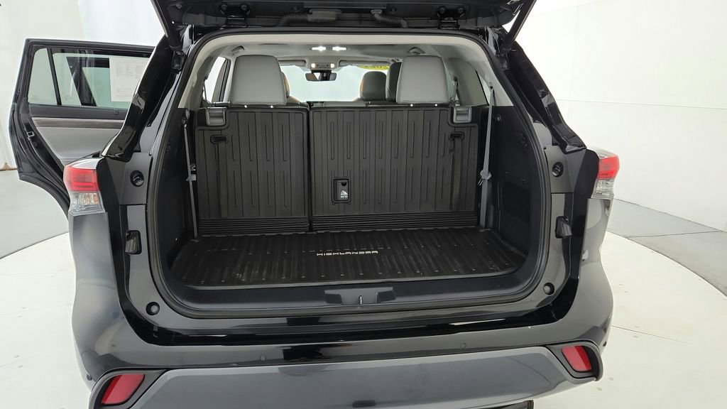 Used 2021 Toyota Highlander Limited AWD/4WD image 20