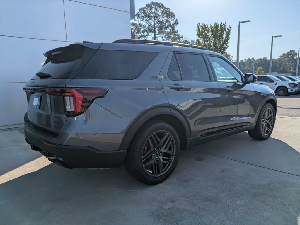 New 2026 Ford Explorer ST-Line w/ ST-Line Street Pack RWD image 4
