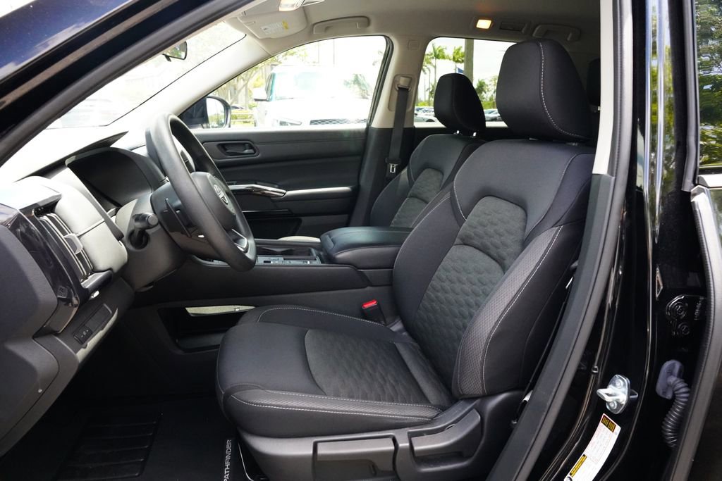 Used 2023 Nissan Pathfinder S image 13