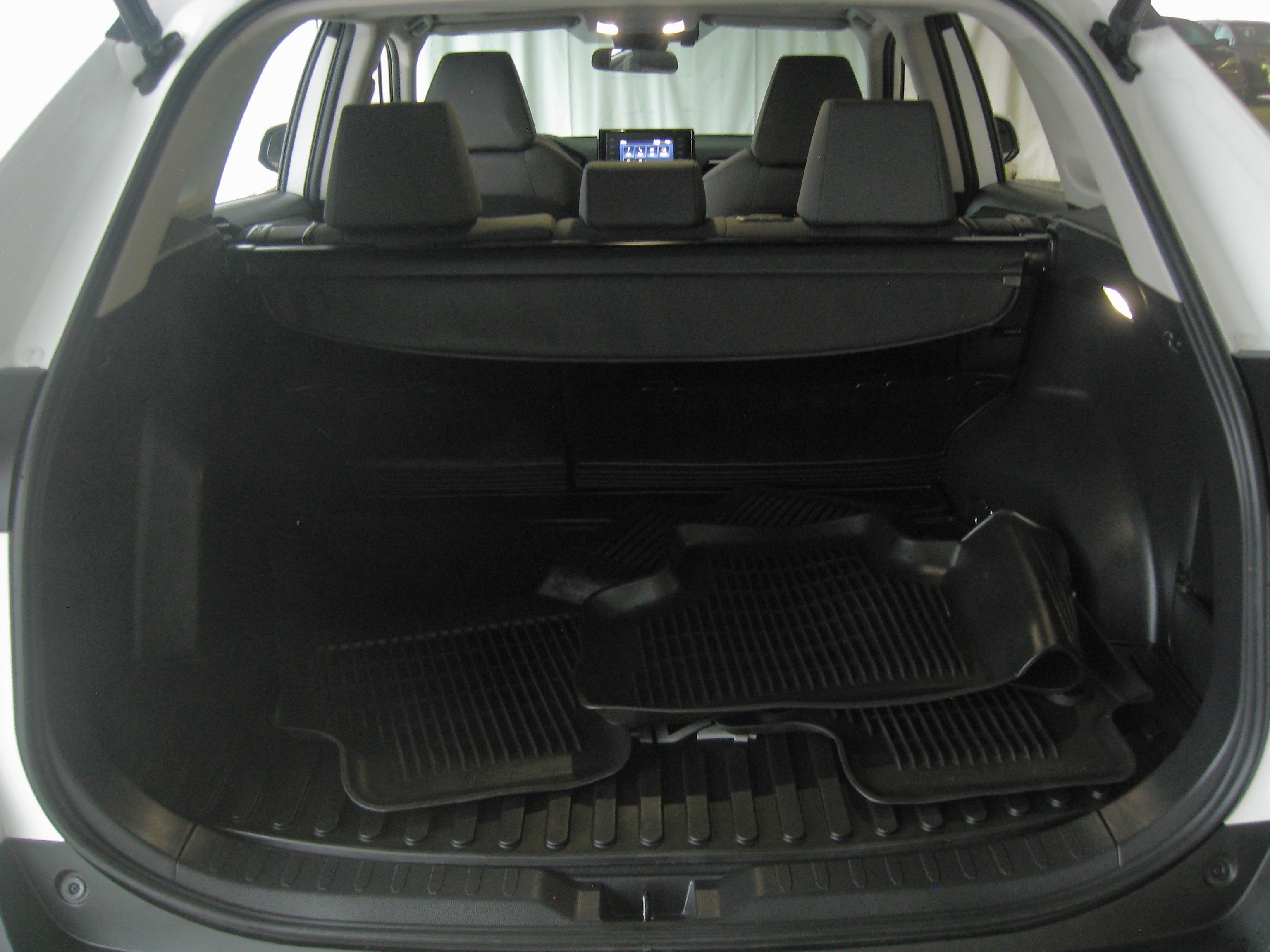 Used 2022 Toyota RAV4 XLE image 21