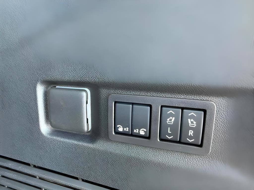 Used 2026 Chevrolet Suburban RST w/ Comfort Package image 29