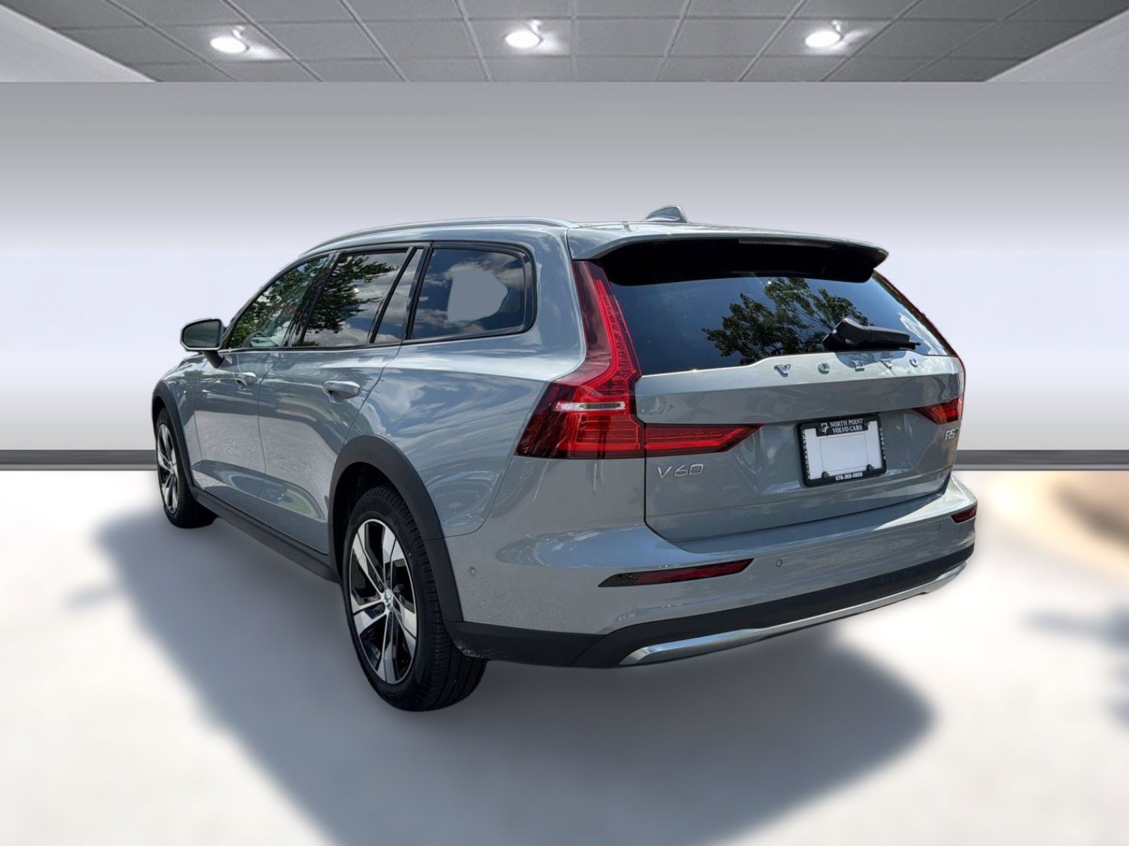 Certified 2025 Volvo V60 B5 Cross Country Plus AWD/4WD image 3