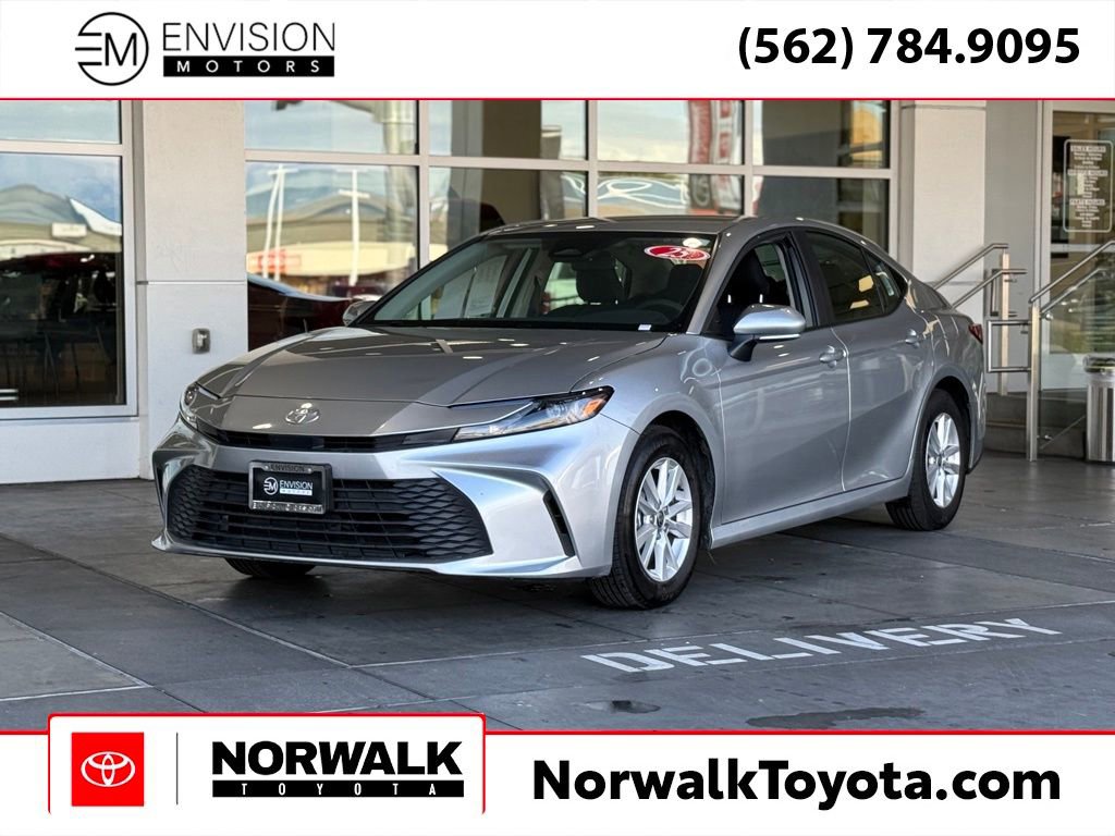 Used 2025 Toyota Camry LE image 1