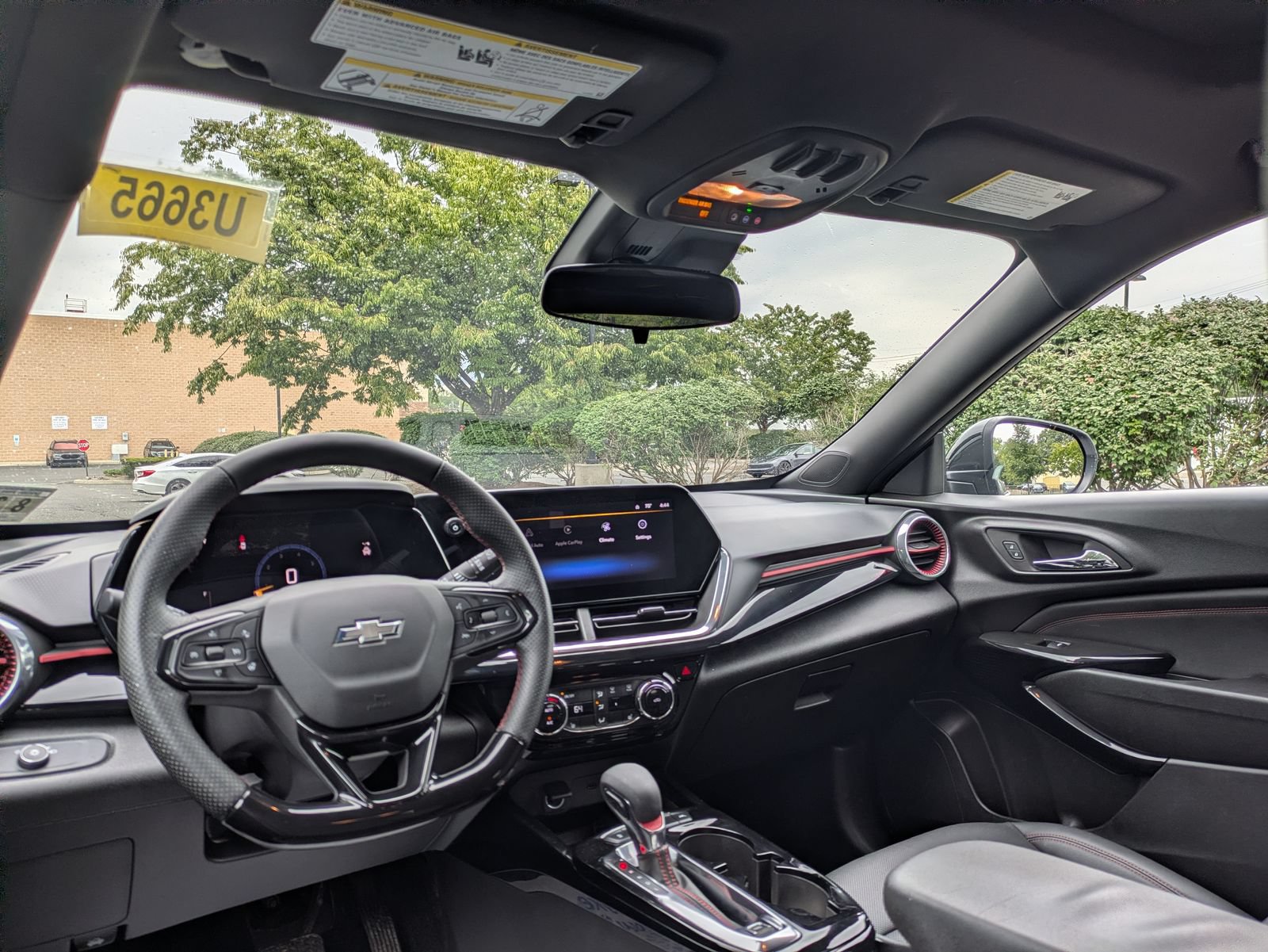 Used 2024 Chevrolet Trax RS w/ Sunroof Package FWD image 9