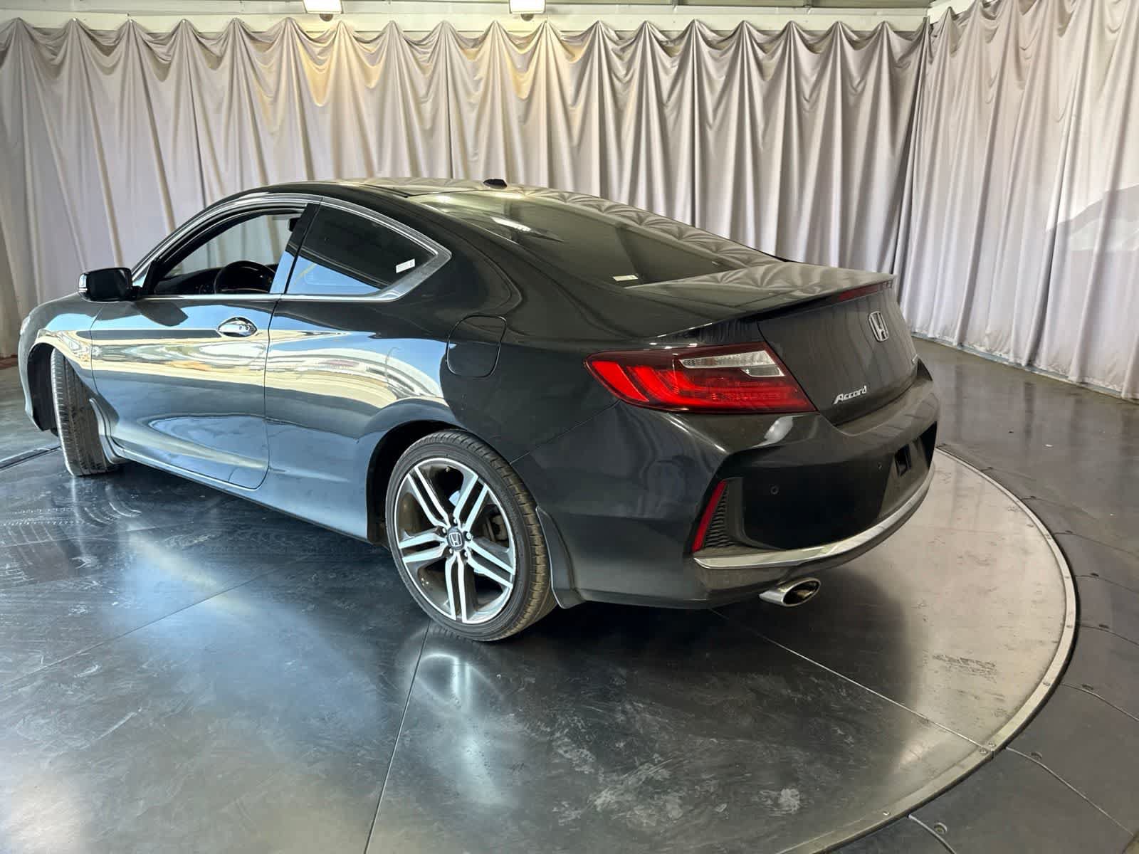 Used 2017 Honda Accord Touring image 7