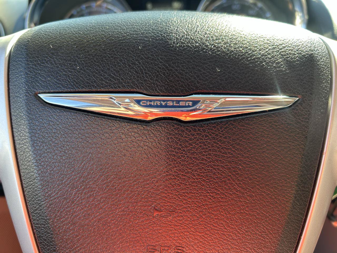 Used 2016 Chrysler Town & Country Touring FWD image 19