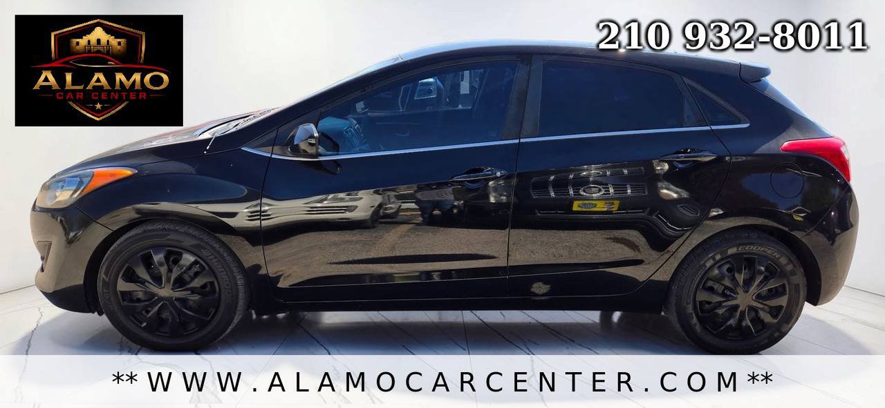 Used 2017 Hyundai Elantra GT FWD image 2