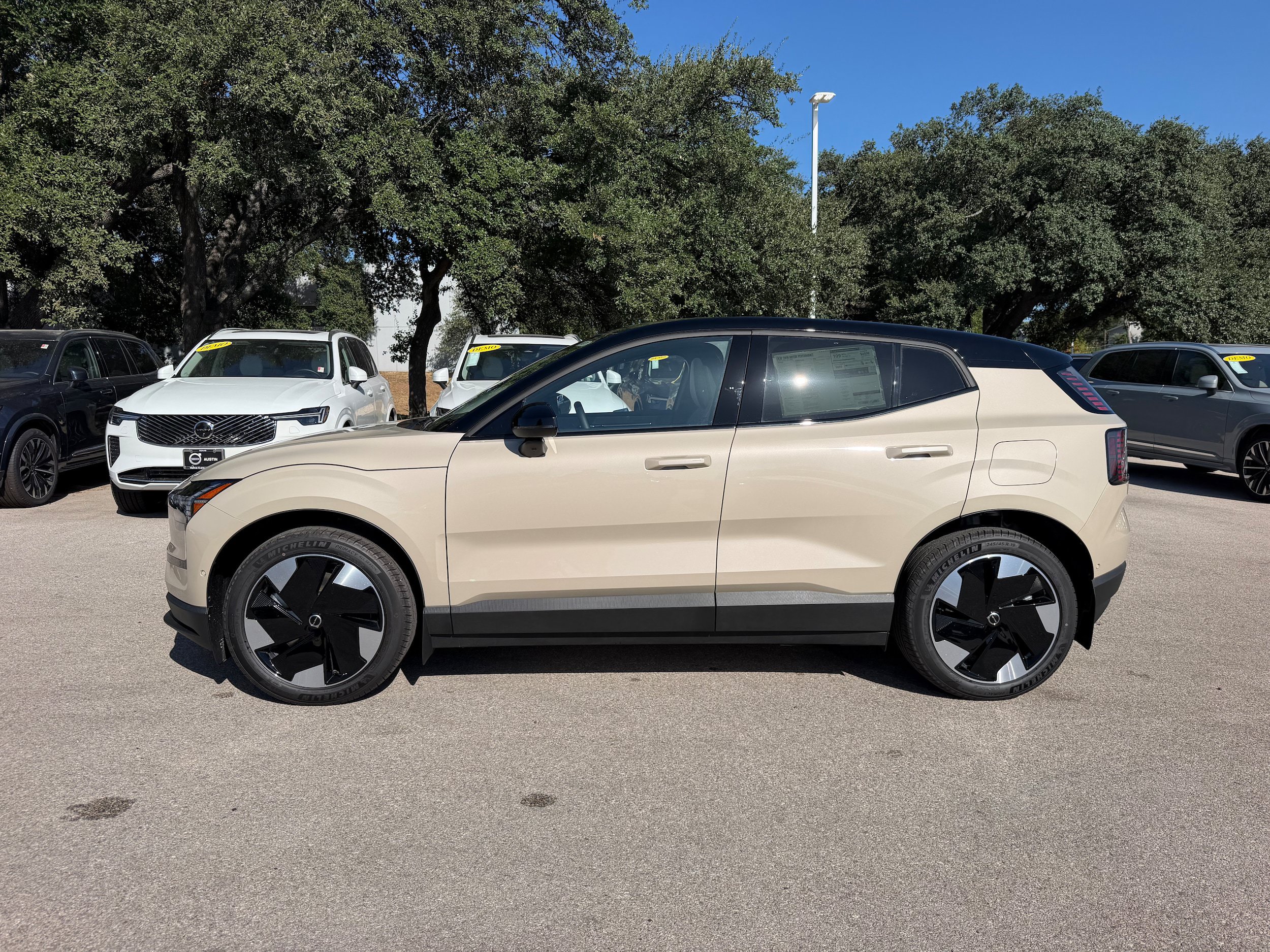 New 2026 Volvo EX30 Ultra w/ Protection Package Premier AWD/4WD image 3
