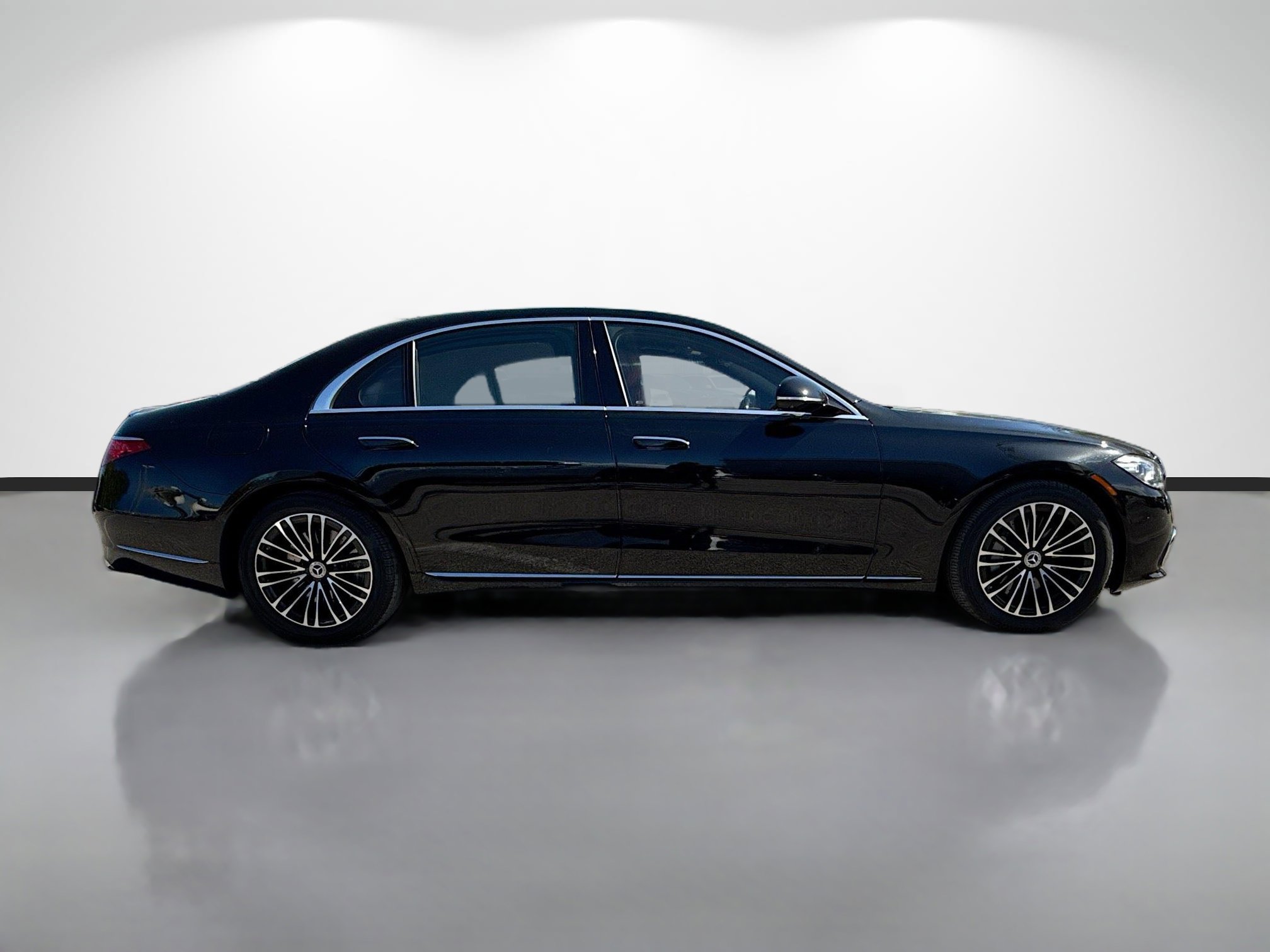 Used 2022 Mercedes-Benz S 580 4MATIC Sedan image 2