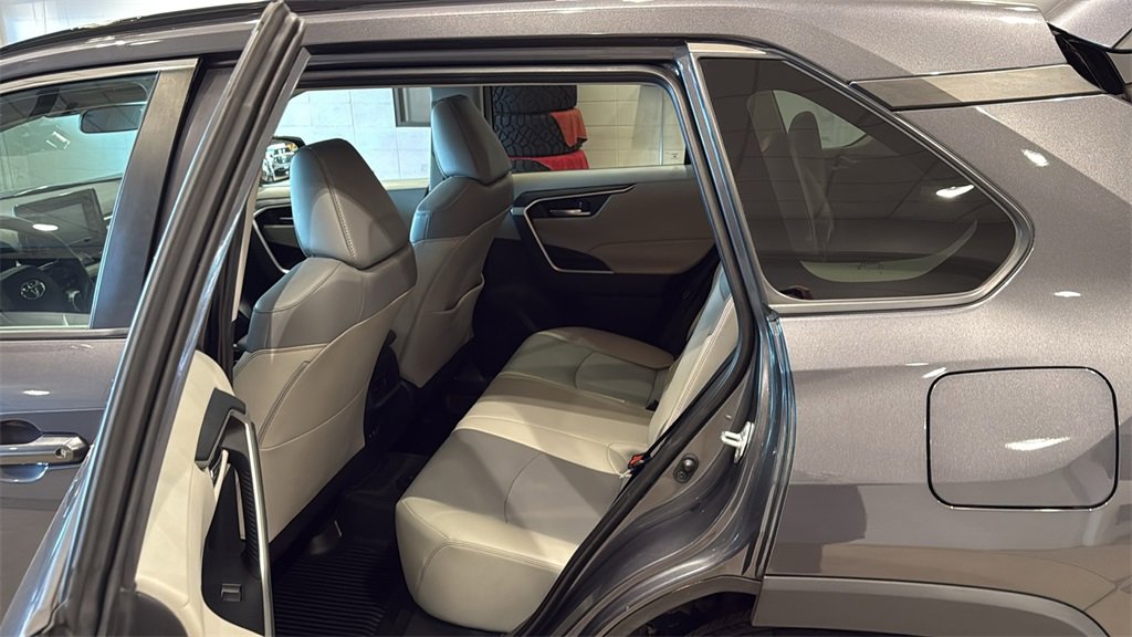 Used 2019 Toyota RAV4 XLE Premium image 19