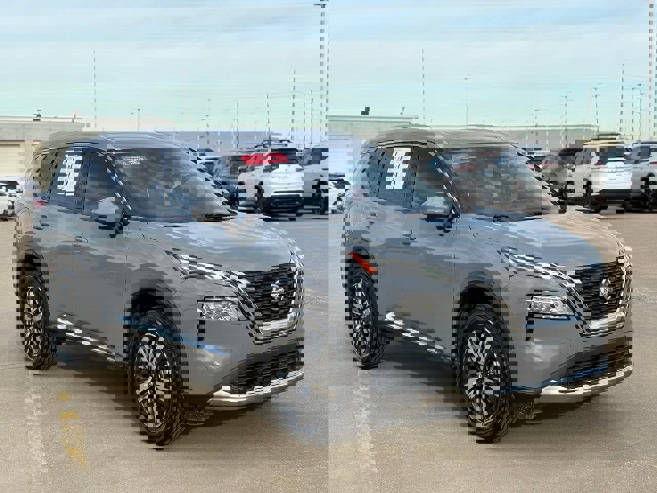 Certified 2021 Nissan Rogue Platinum image 3