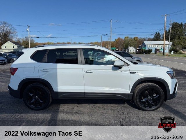 Used 2022 Volkswagen Taos SE w/ Panoramic Sunroof Package image 6