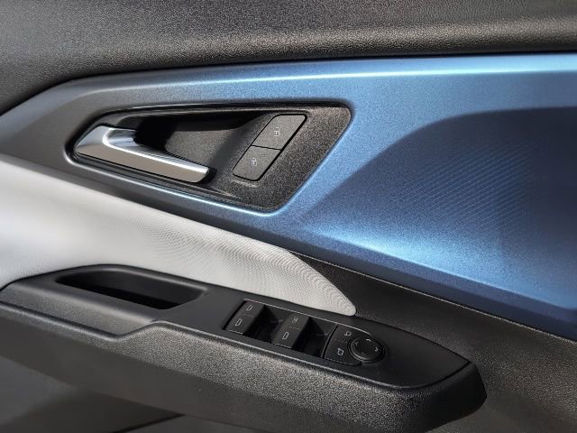 New 2026 Chevrolet Equinox EV LT AWD/4WD image 17
