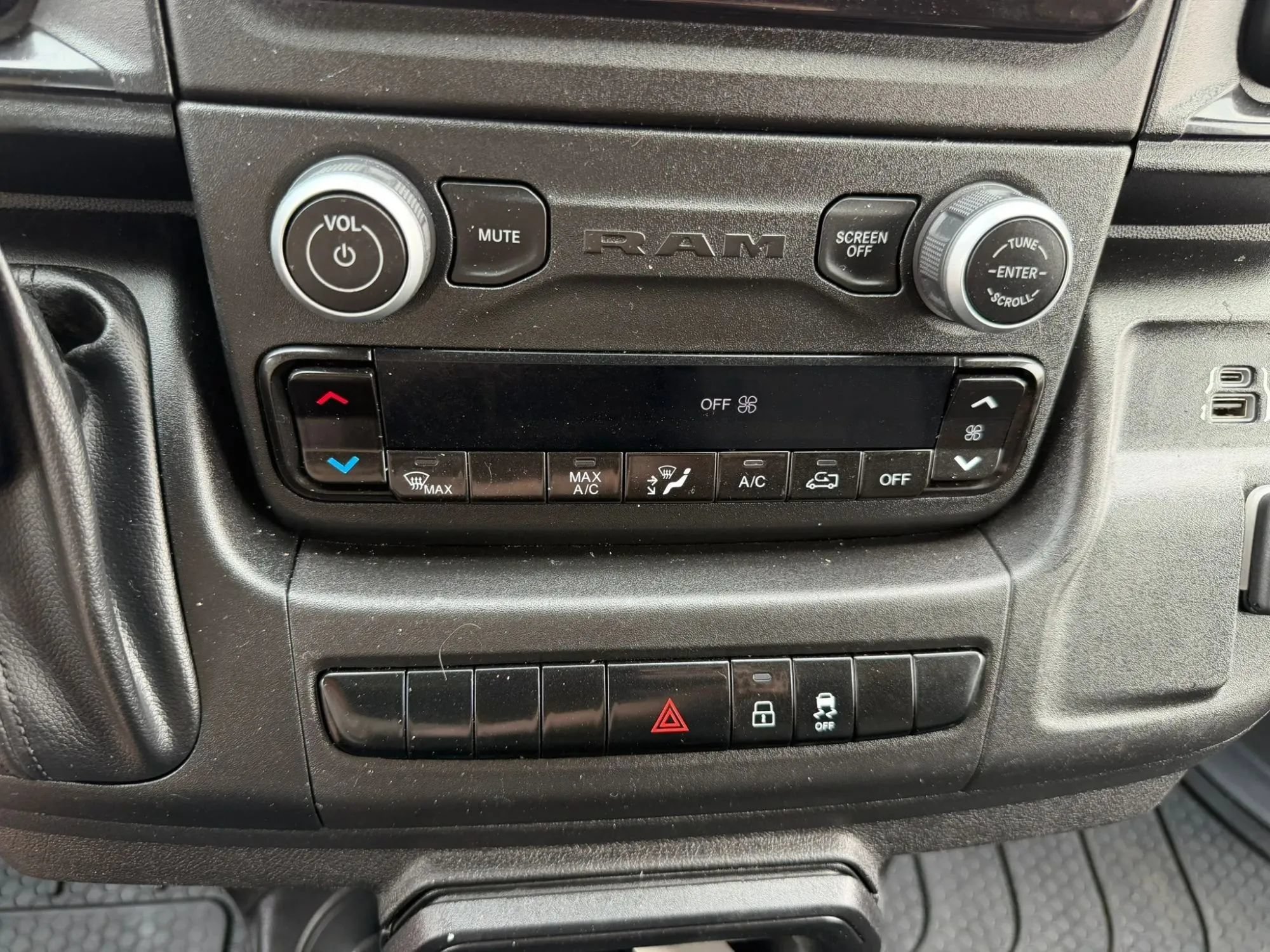 Used 2023 RAM ProMaster 2500 FWD image 25