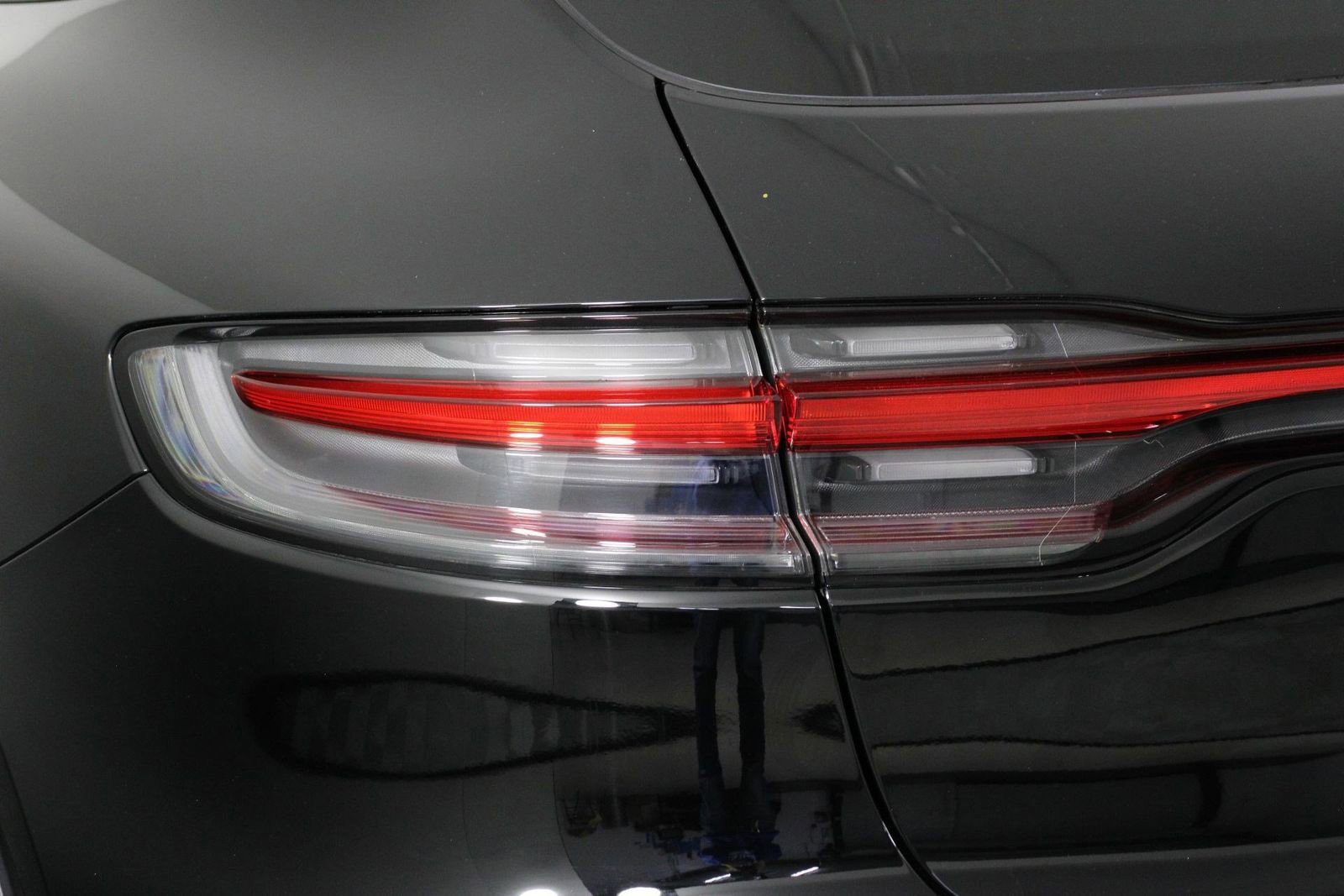 Certified 2025 Porsche Macan image 21