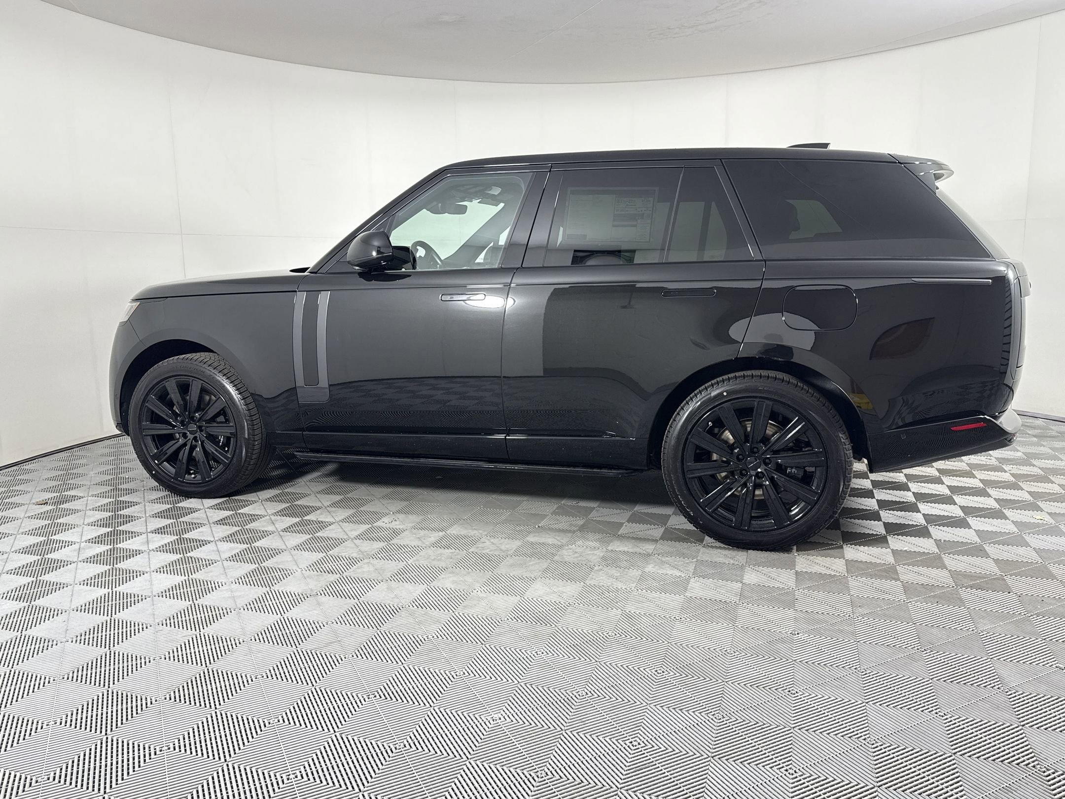 New 2026 Land Rover Range Rover SE AWD/4WD image 2