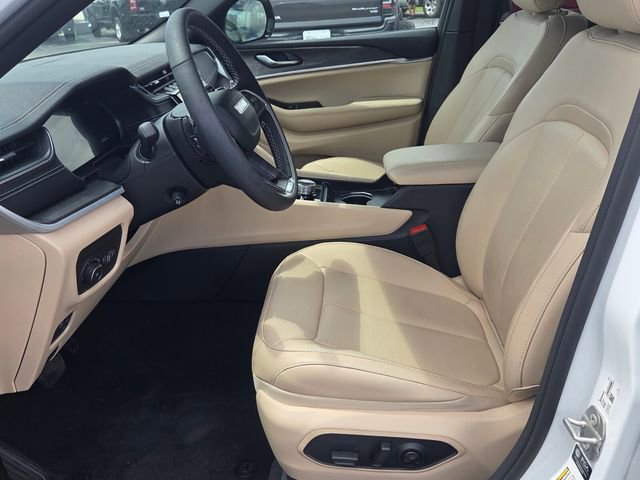 Certified 2024 Jeep Grand Cherokee Limited w/ Luxury Tech Group II image 4