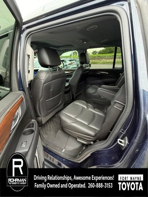 Used 2019 Cadillac Escalade Luxury AWD/4WD image 7