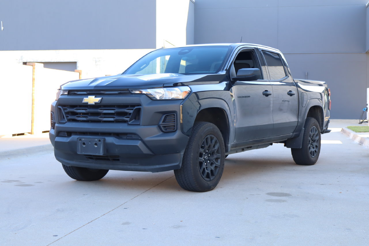 Used 2025 Chevrolet Colorado W/T w/ WT Custom Package RWD image 2