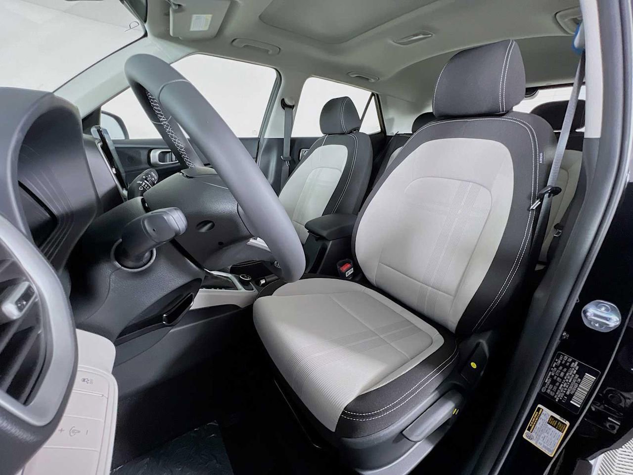 New 2025 Hyundai Venue SEL image 13