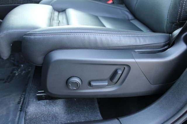 Used 2025 Volvo XC40 B5 Plus AWD/4WD image 14