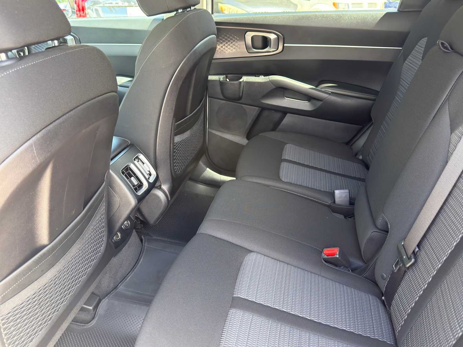 Certified 2023 Kia Sorento LX FWD image 29