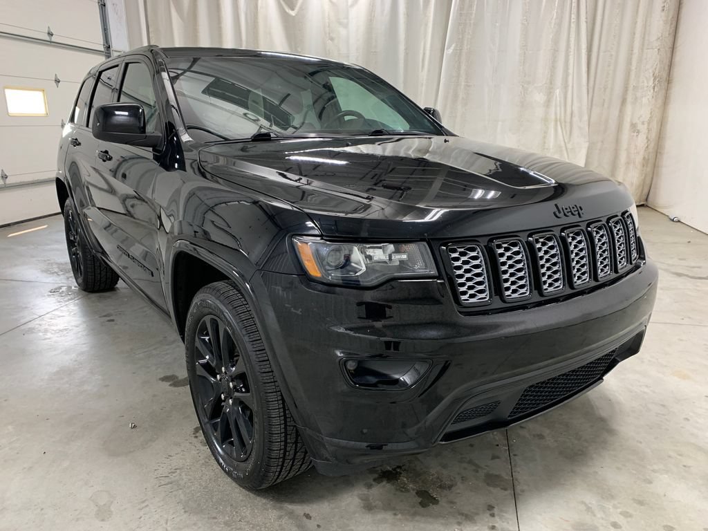 Used 2020 Jeep Grand Cherokee Altitude AWD/4WD image 2