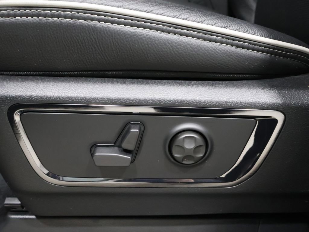 Used 2025 RAM 1500 Limited image 12