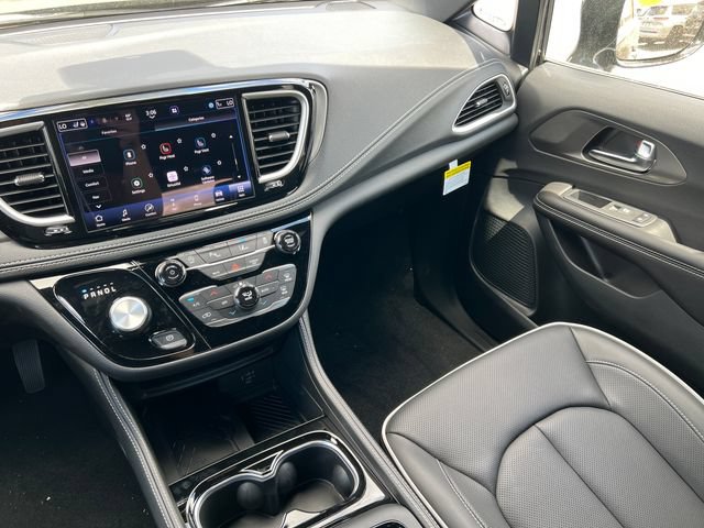 New 2027 Chrysler Pacifica Limited FWD image 34