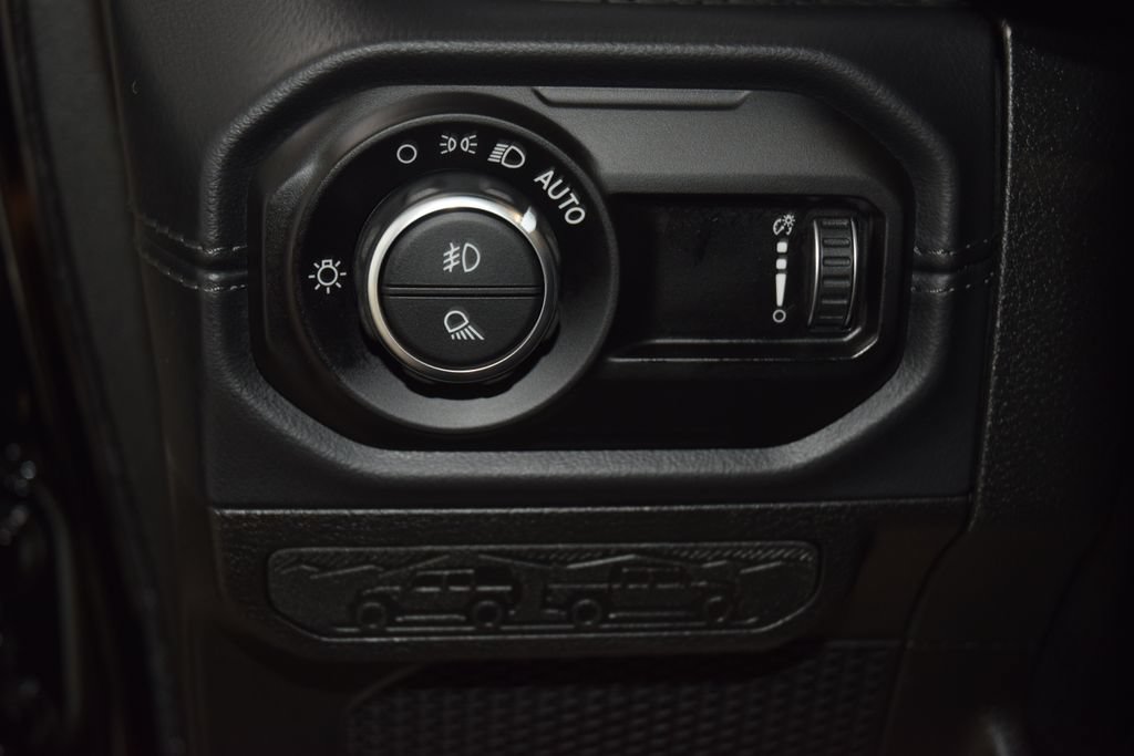 Used 2025 Jeep Gladiator Rubicon AWD/4WD image 40