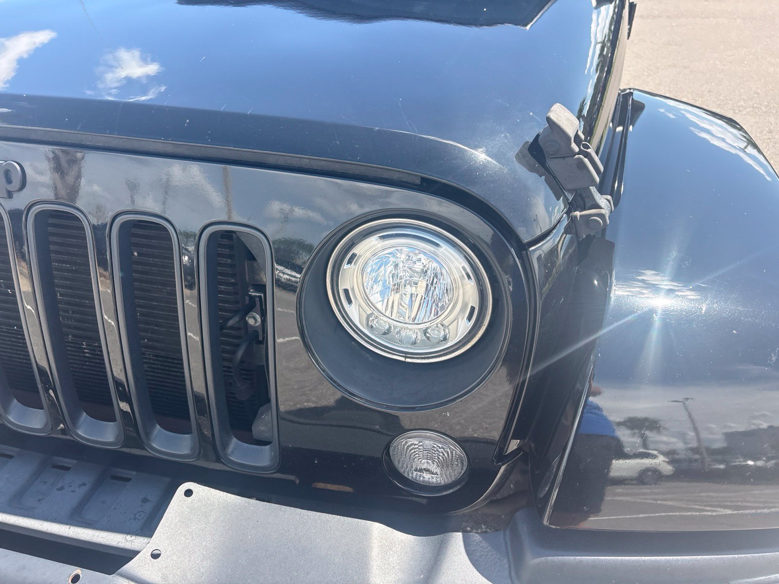 Used 2017 Jeep Wrangler Unlimited Sahara AWD/4WD image 11