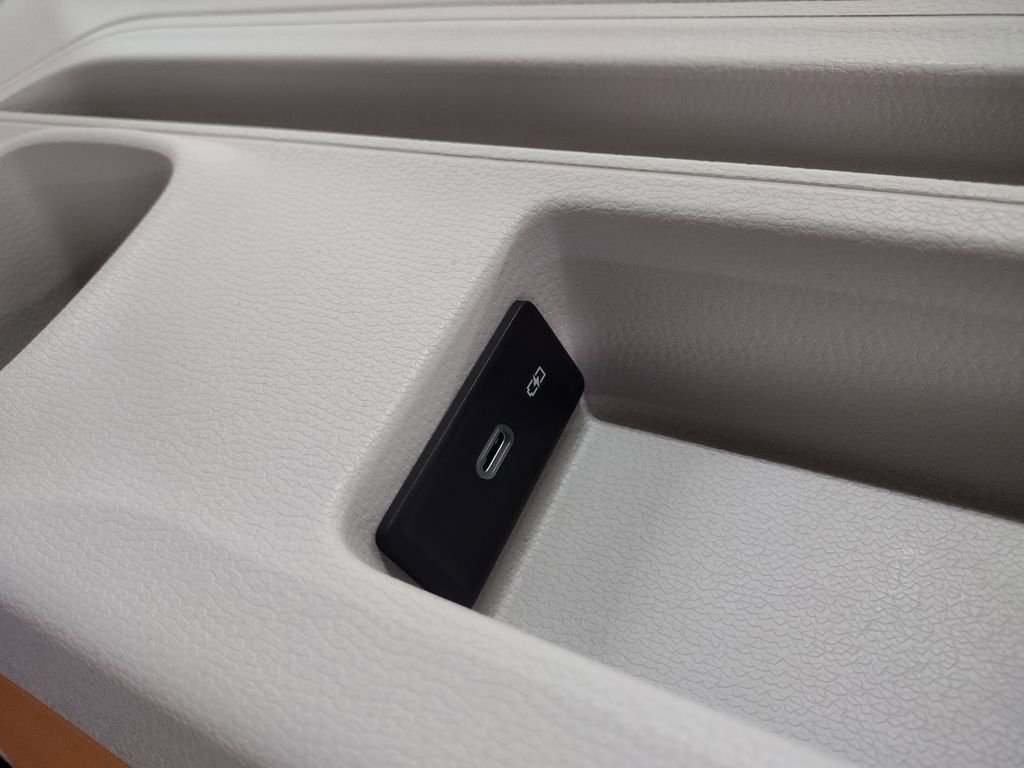 New 2025 Volkswagen ID. Buzz 1st Edition image 21