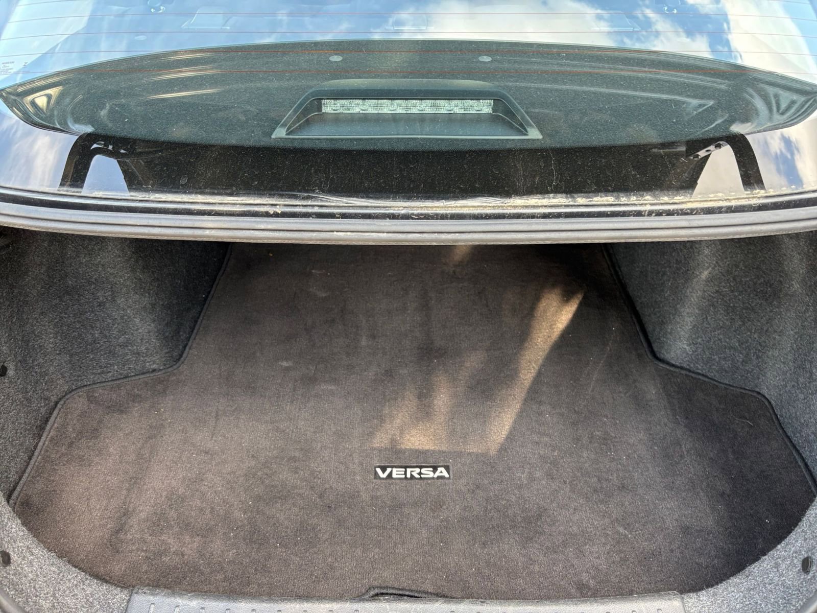 Used 2025 Nissan Versa SV image 31