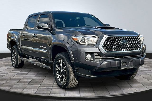 Used 2018 Toyota Tacoma TRD Sport w/ TRD Premium Sport Package image 3