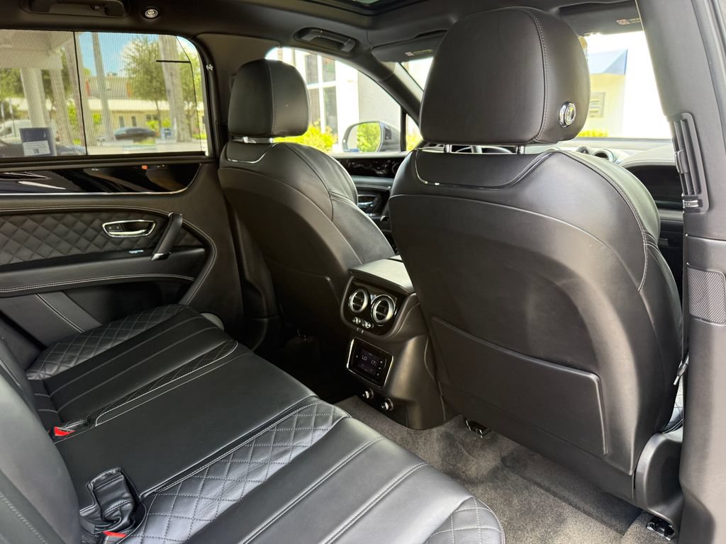 Used 2018 Bentley Bentayga AWD/4WD image 22