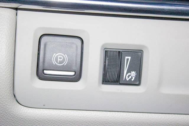 Used 2023 Cadillac XT4 Luxury w/ Cold Weather Package image 35