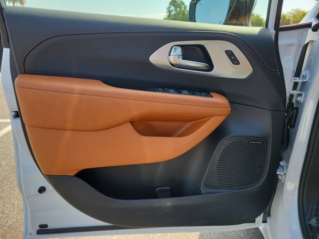 New 2026 Chrysler Pacifica Pinnacle FWD image 18