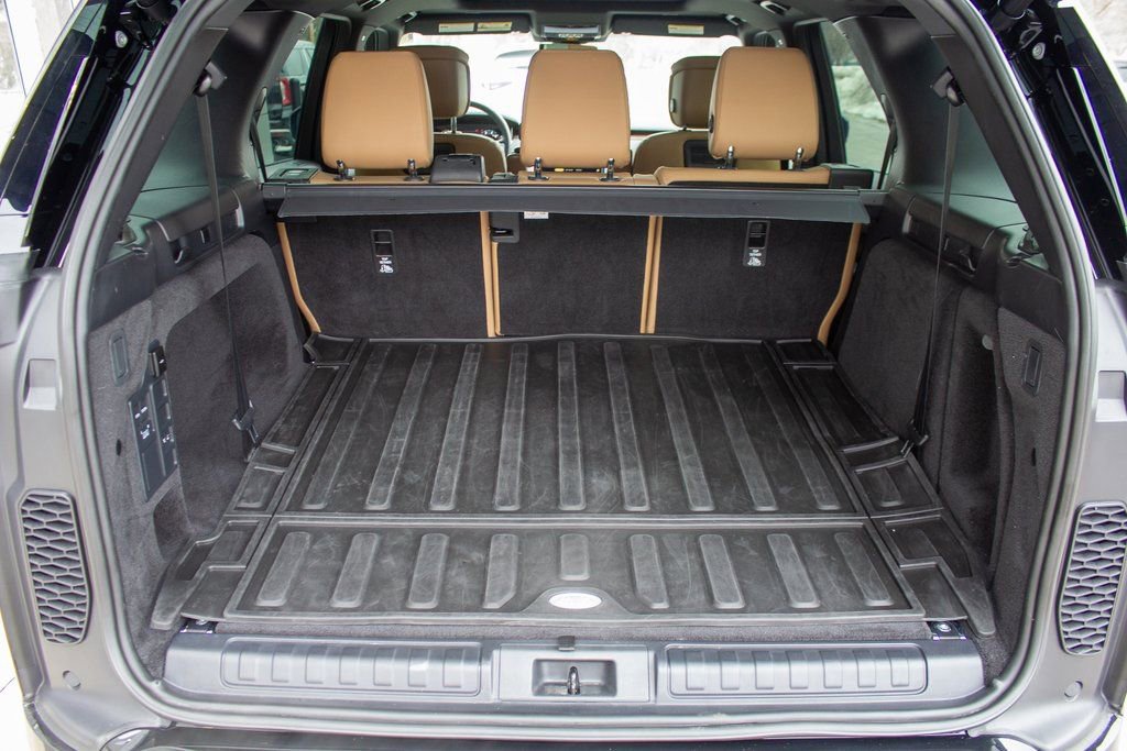 Used 2024 Land Rover Discovery Dynamic SE image 23