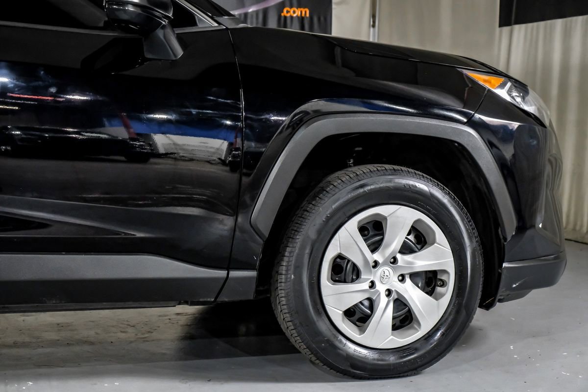 Used 2021 Toyota RAV4 LE FWD image 7